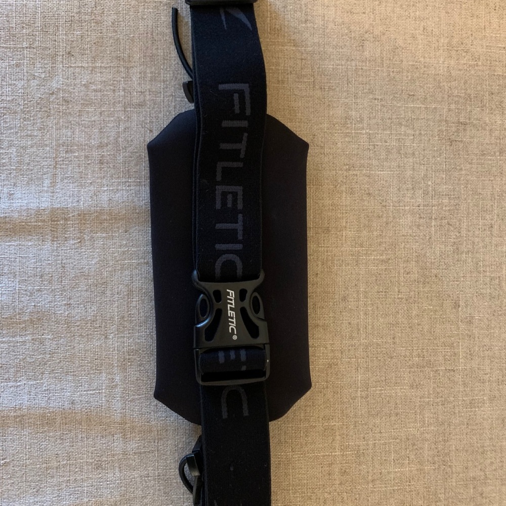 Running Pouch - Picture 2 of 5